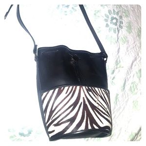 Real leather cow printed shoulder bag.